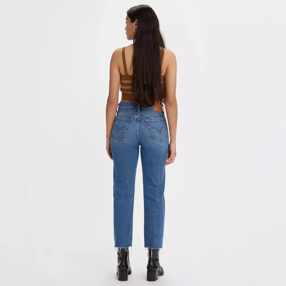 Levis Fit Straight Women’s Jeans - Medium Wash W29L28
